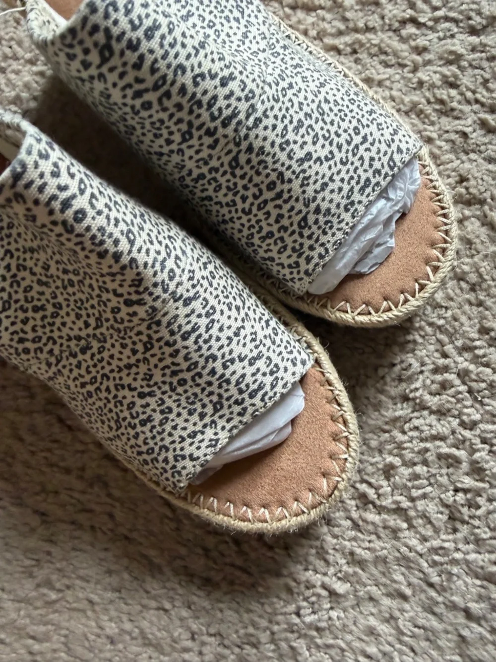 TOMS Leopard Print Espadrille Wedge Mule Sandals Women's Size 8 EUC